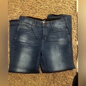 Women’s plus size Terra & Sky jeans.
